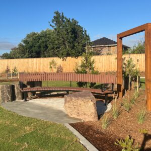 Kingsville Curved Seat ST840